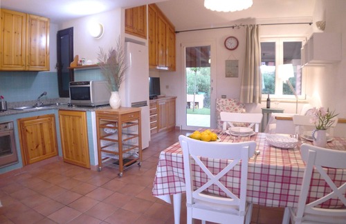 Costa Rei Villa | 200 meters from the sea, sleeps 4. BBQ, outdoor shower. Discounted ship prices