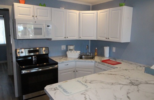 Windy Hill Condo | 👓200 steps to beach. CLEAN, quiet residential get away! Near Barefoot Landing!