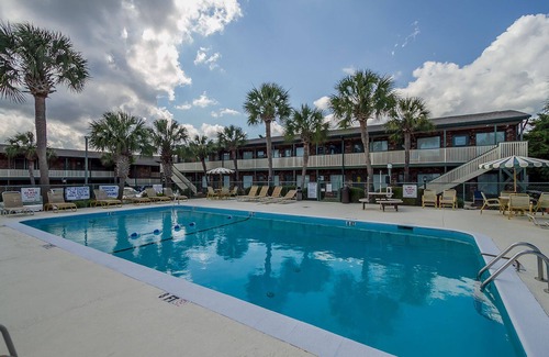 Windy Hill Condo | 👓200 steps to beach. CLEAN, quiet residential get away! Near Barefoot Landing!