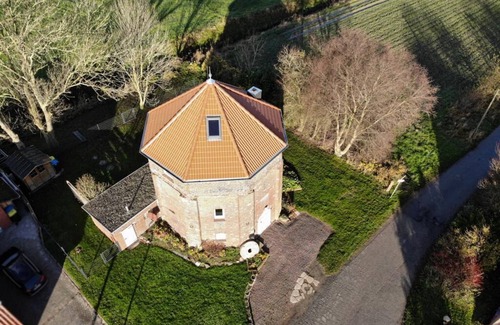 Kreitlapperei House | 200 year old windmill as a vacation home near Greetsiel. Pet friendly!