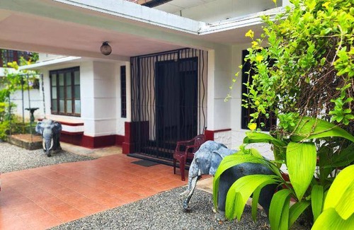 Unawatuna House | 2000 m² House ∙ 5 bedrooms ∙ 10 guests
