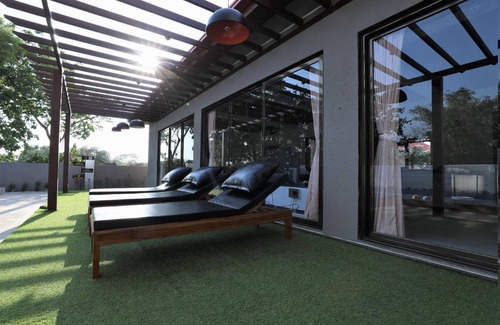 Chendhare Villa | 2000 m² Villa ∙ 5 bedrooms ∙ 25 guests