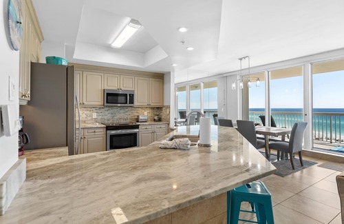 Fort Walton Beach - Destin Condo | 2000 Sq Feet, Large Balcony, Gulf Front, Free Parasailing