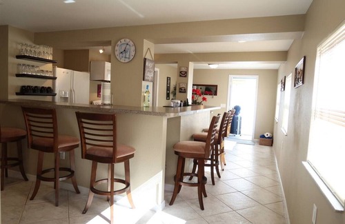 Mid Island House | 200ft From Beach. 2 Bed 2 bath. Remodeled SPA