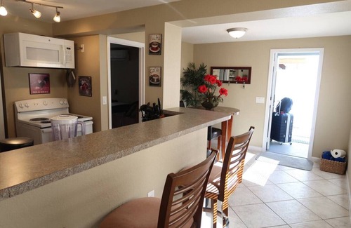Mid Island House | 200ft From Beach. 2 Bed 2 bath. Remodeled SPA