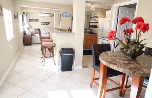 Mid Island House | 200ft From Beach. 2 Bed 2 bath. Remodeled SPA