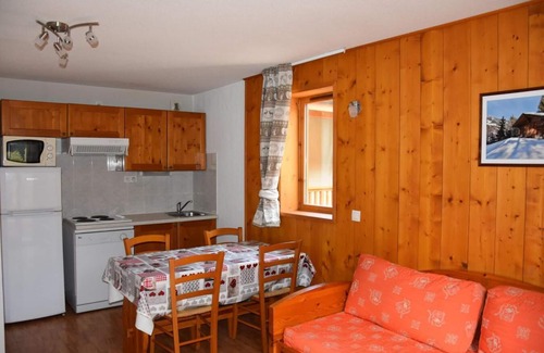 Pralognan-la-Vanoise Apartment | 200m from resort center, 2nd floor, swimming pool, balcony, parking, tv, ski locker, 36m²