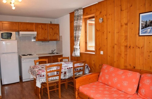Pralognan-la-Vanoise Apartment | 200m from resort center, 2nd floor, swimming pool, balcony, parking, tv, ski locker, 36m²