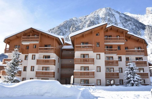 Pralognan-la-Vanoise Apartment | 200m from resort center, 2nd floor, swimming pool, balcony, parking, tv, ski locker, 36m²