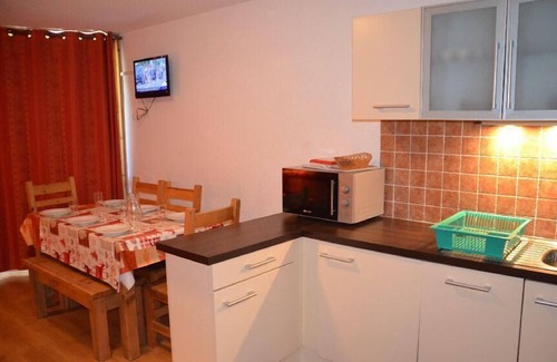 Les Menuires Apartment | 200m from resort center, 6th floor, balcony, tv, ski locker, 36m², Les Menuires