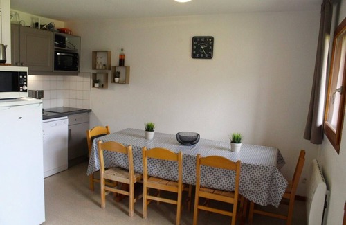 Saint-Etienne-en-Devoluy Apartment | 200m from resort center, 4th floor, balcony, tv, ski locker, 48m², Superdévoluy