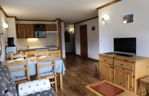 Aussois Apartment | 200m from resort center, 2nd floor, view open, balcony, tv, ski locker, 50m², Aussois