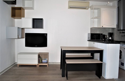 Cros-de-Cagnes Apartment | 200m from the beach, bright 2 bedroom apartment, large 85m² garden