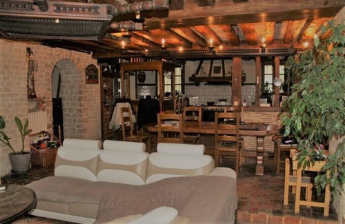 Etreham House | 200m² house in a renovated farmhouse, stone walls and exposed beams