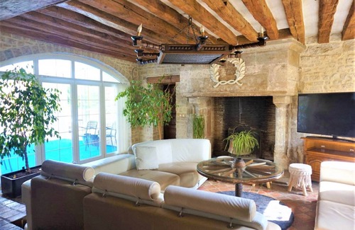 Etreham House | 200m² house in a renovated farmhouse, stone walls and exposed beams