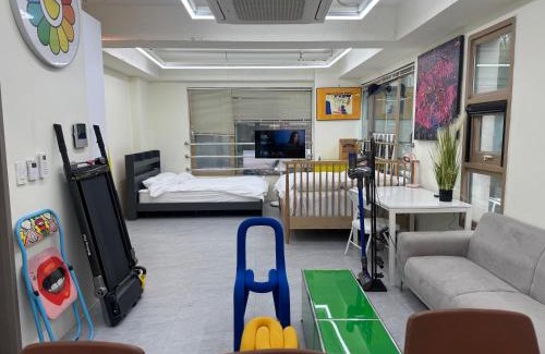 Seongsu Apartment | 201, Atelier Seongsu Riverside Loft Cherry Blossom Road Han River airport bus