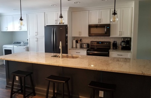 Shipyard Plantation House | 201 Tennismaster, Beautifully Remodeled End Unit with Pool View!