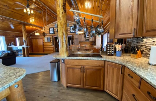 Fox House | 2010 Steese Hwy · Aurora viewing, quiet space, entire log home