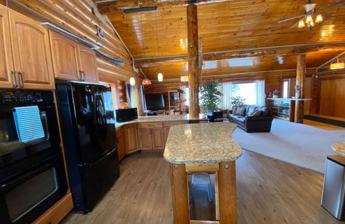Fox House | 2010 Steese Hwy · Aurora viewing, quiet space, entire log home