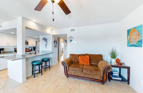 Harbor Oaks House | 202 Allegro North - Beautiful condo with views of Aransas Bay!