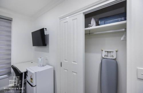 Brunswick East Apartment | 202 Cozy Queen BR with Fast WiFi - Brunswick East