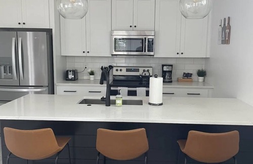Holy Cross Apartment | 2021 Built Above Garage 1 BR Carriage House Apt