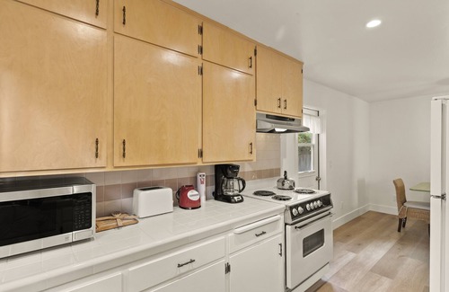 Pacific Grove House | 2021 Remodeled Victorian in Excellent Location, Close to Beach and Downtown