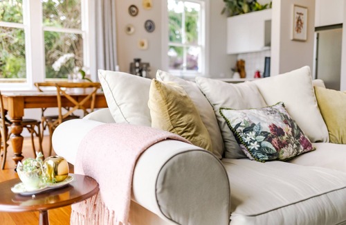 Greytown Villa | 2024 Bach of the Year Property nFully renovated villa in heart of Greytown