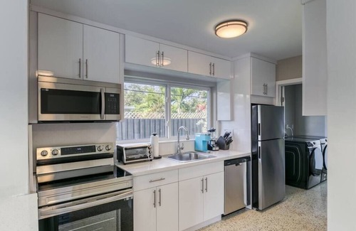 Wilton Manors Apartment | 2025-A Sunshine Manors