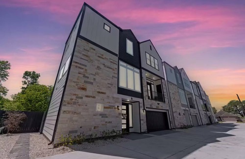 Southeast Houston Apartment | 2025 Built Luxe!Downtown/MedCtr/NRG/Galleria