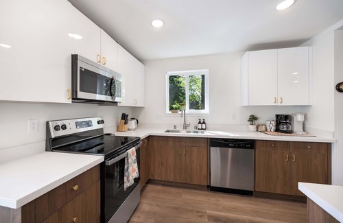 Northgate House | 2025 Built Modern Retreat w/3 AC in Safe Location