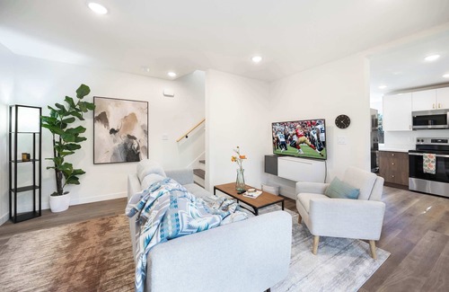 Northgate House | 2025 Built Modern Retreat w/3 AC in Safe Location