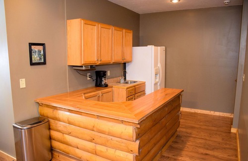 Gatlinburg - Pigeon Forge Cabin | 2025 Discounts Available! - Private Hot Tub Room, Game Room, Hot Tub, Secluded