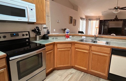 Crescent Lakes House | 2025 Early Bird Special! Discounted Rates & Perks Await!