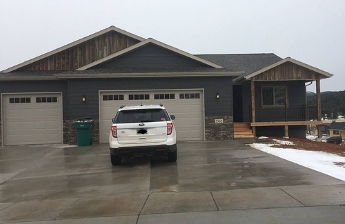 Sturgis House | 2025 Sturgis Motorcycle Rally - 1,200 per night! 4 Bed-3 Bath Hot Tub!