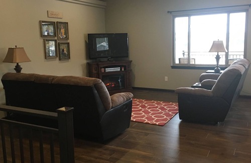 Sturgis House | 2025 Sturgis Motorcycle Rally - 1,200 per night! 4 Bed-3 Bath Hot Tub!