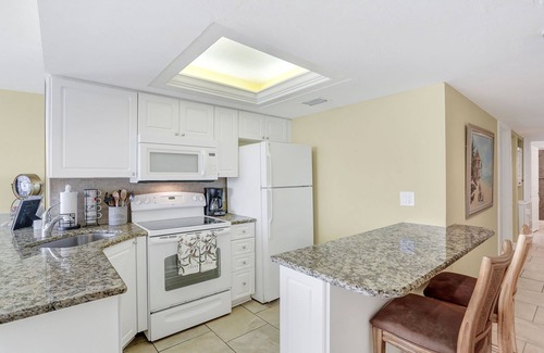Marco Island Condo | 2025 Summer Fall Discounts! Perfect location for family vacation!