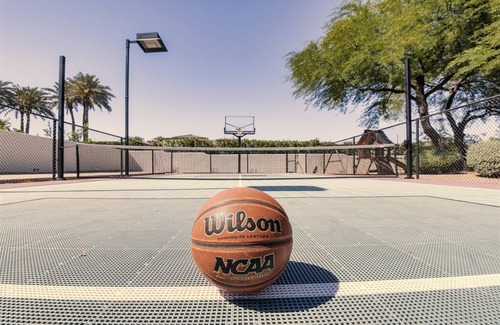 Paradise Valley House | 2025 VRBO Property of the Year: Scottsdale Luxury Estate: Pool, Spa & Pickleball