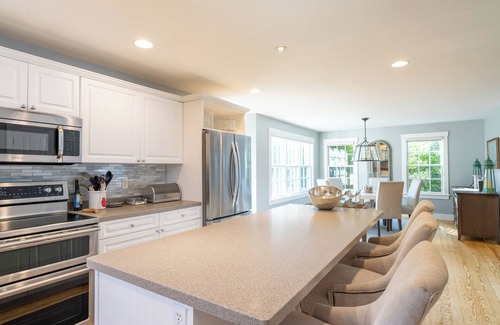 Naushop House | 2026 Dates Open-Luxury Designer Home - AC/Bikes/Pool, Tennis & Pickleball Access