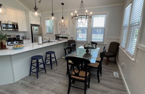 Union Pier House | 2026 Open Private heated pool hot tub large deck blocks to Berrien beach