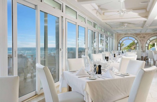Diamond Valley Hotel | 204 m² Hotel ∙ 2 bedrooms ∙ 127 guests