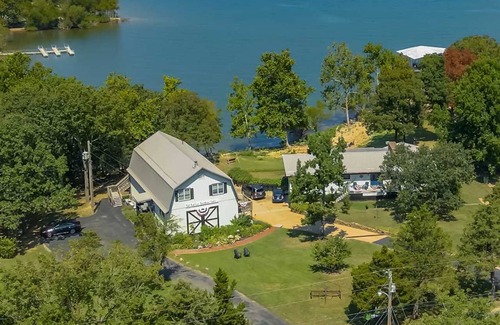 Big Cedars Cabin | 204 m² Lodge ∙ 4 bedrooms ∙ 12 guests