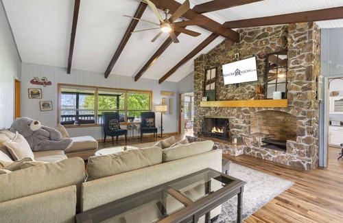Big Cedars Cabin | 204 m² Lodge ∙ 4 bedrooms ∙ 12 guests
