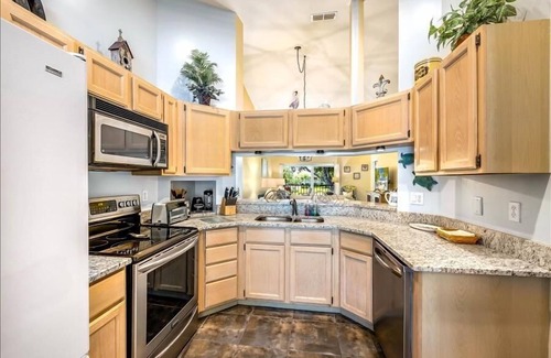 Central Naples Condo | 204E Pinewoods Condo