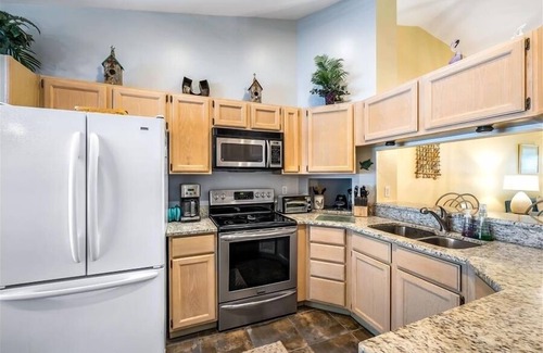Central Naples Condo | 204E Pinewoods Condo