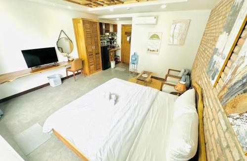 Ninh Kieu Apartment | 204MSNK Maison Luxe Studio w Big Window & Kitchen