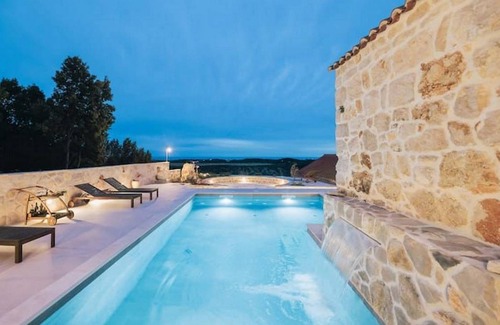 Popovici House | 205 m² House ∙ 7 bedrooms ∙ 14 guests