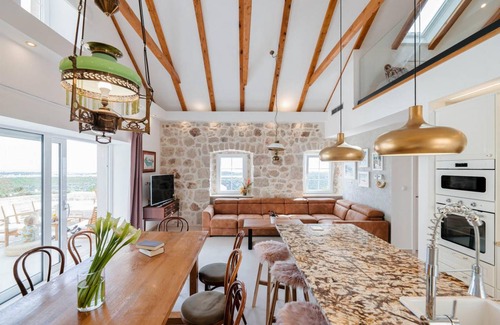 Popovici House | 205 m² House ∙ 7 bedrooms ∙ 14 guests