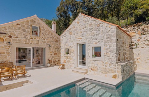 Popovici House | 205 m² House ∙ 7 bedrooms ∙ 14 guests
