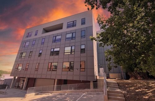 Downtown Omaha House | #206 Spacious Boutique Apt, Near Blackstone, UNMC, Midtown